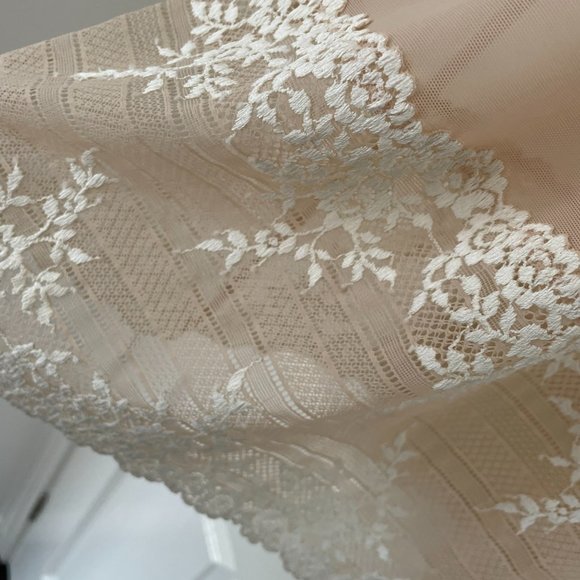 Never worn. Wacoal embrace lace chemise, bra and briefs set size 10 / small - Picture 8 of 13